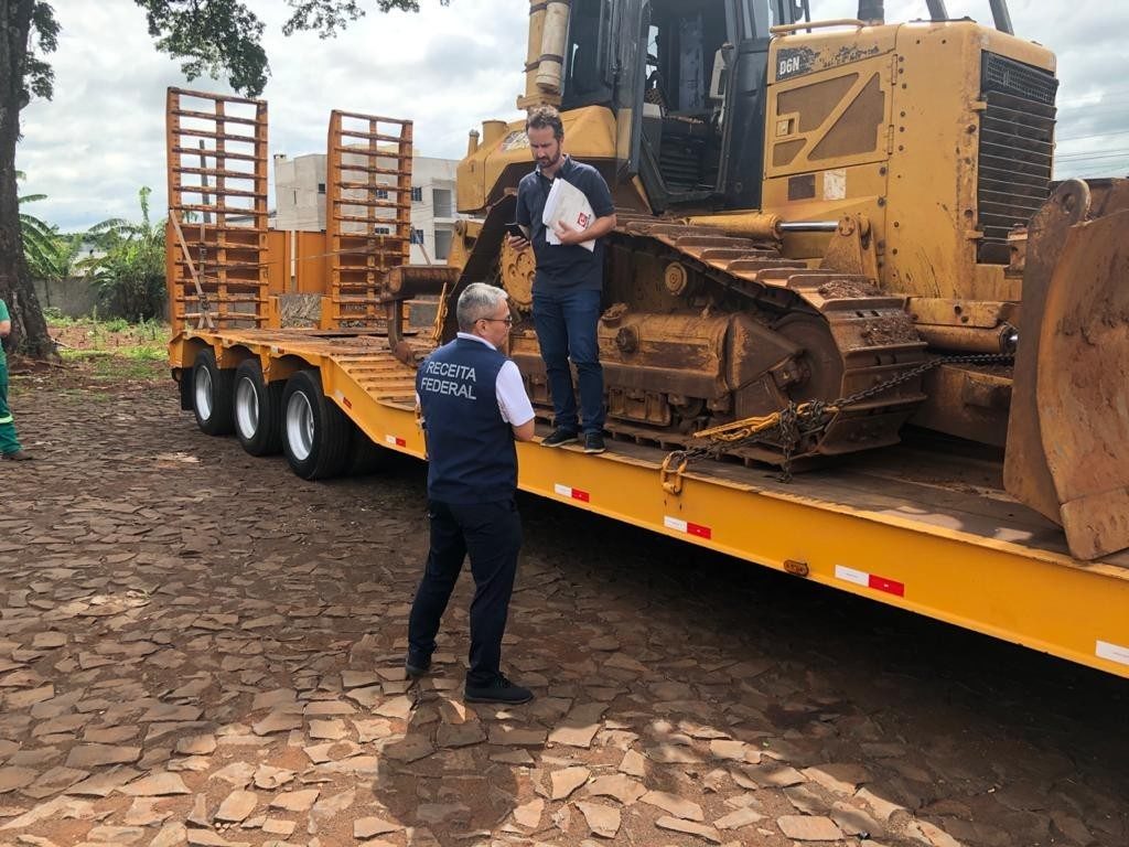 Primeiro grande comboio de maquinários para obras da Ponte da Integração chega ao Paraguai