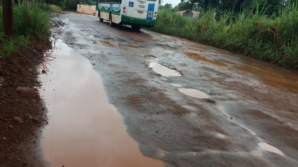 Bairro Lago Azul: moradores reclamam das condições da Rua Lagoa de Freitas