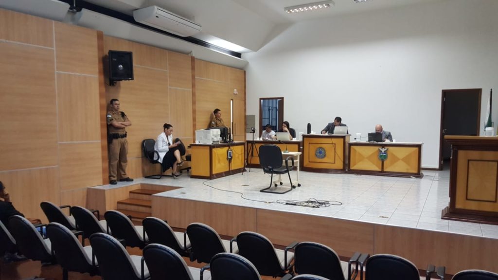 Acusado de tentar matar ex-companheira na Rua da Colonização é julgado