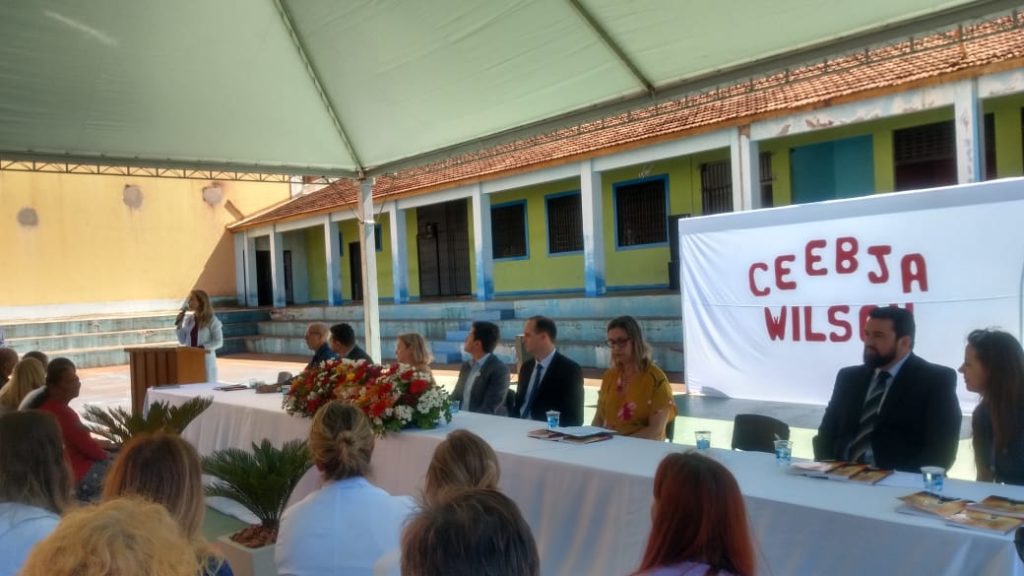 Penitenciária Industrial de Cascavel inaugura telecentro, forma estudantes e lança livro de poesias