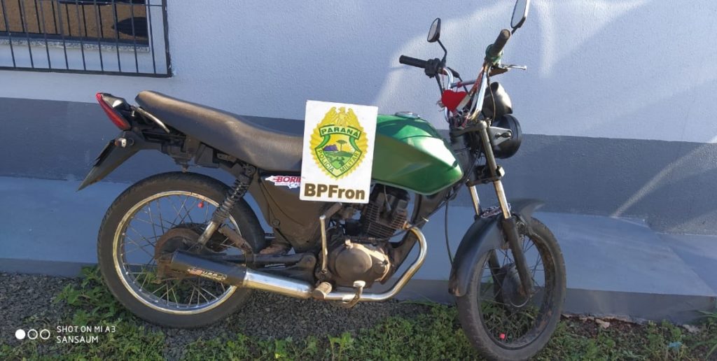 Homem é detido pelo BPFRON com moto furtada, em Ampére