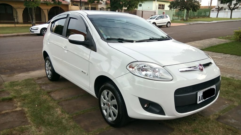 Palio branco com placas AAH-1699 foi furtado no Centro
