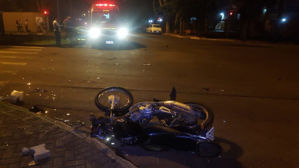 Jovem de 26 anos fica ferido em batida de trânsito no Bairro São Cristóvão