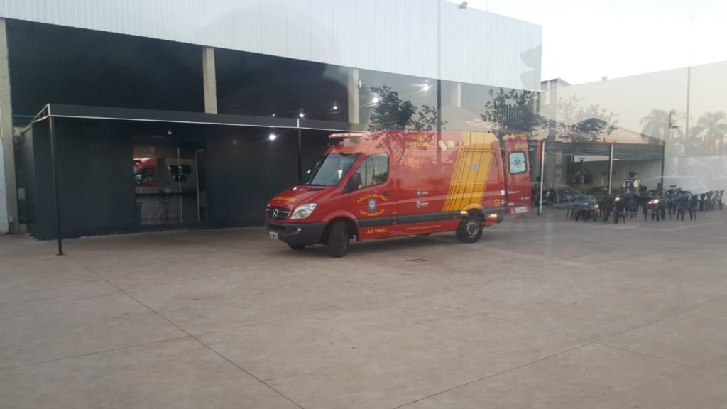 Jovem de 18 anos sofre luxação em joelho durante partida de futebol