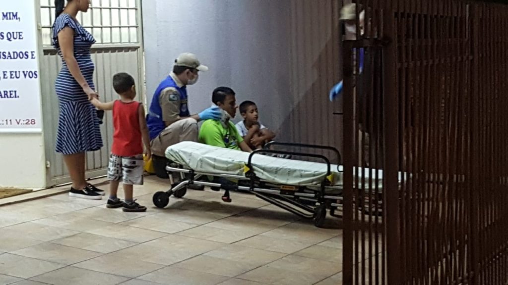 Homem de 28 anos é atropelado por carro na Rua Maracaí