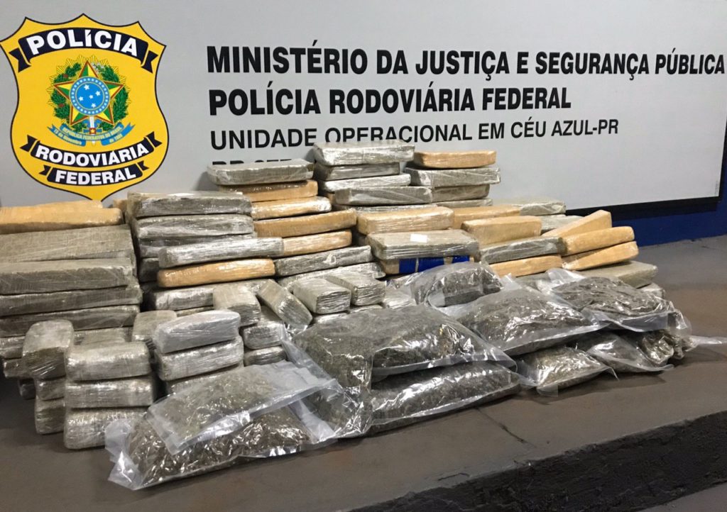 PRF apreende veículo transportando maconha em Céu Azul