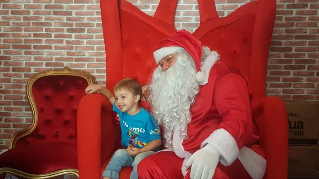 Natal Inclusivo: papai noel recebe crianças autistas