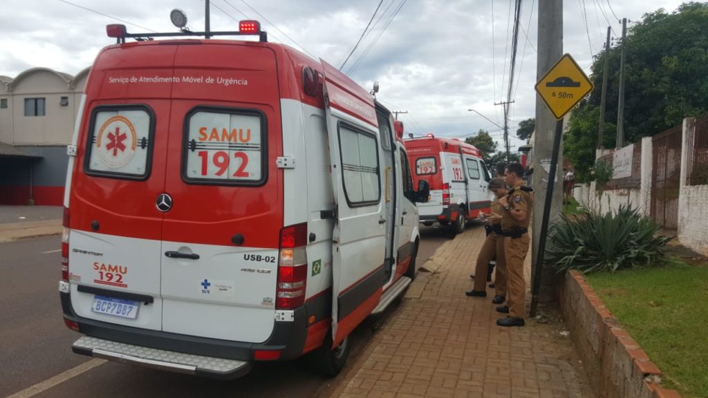 Jovem em surto mobiliza equipes do Samu e da PM na Rua Rio da Paz