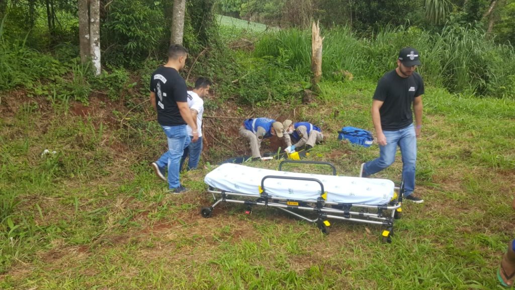 Homem fica ferido ao cair de moto na PR-180, em Cascavel