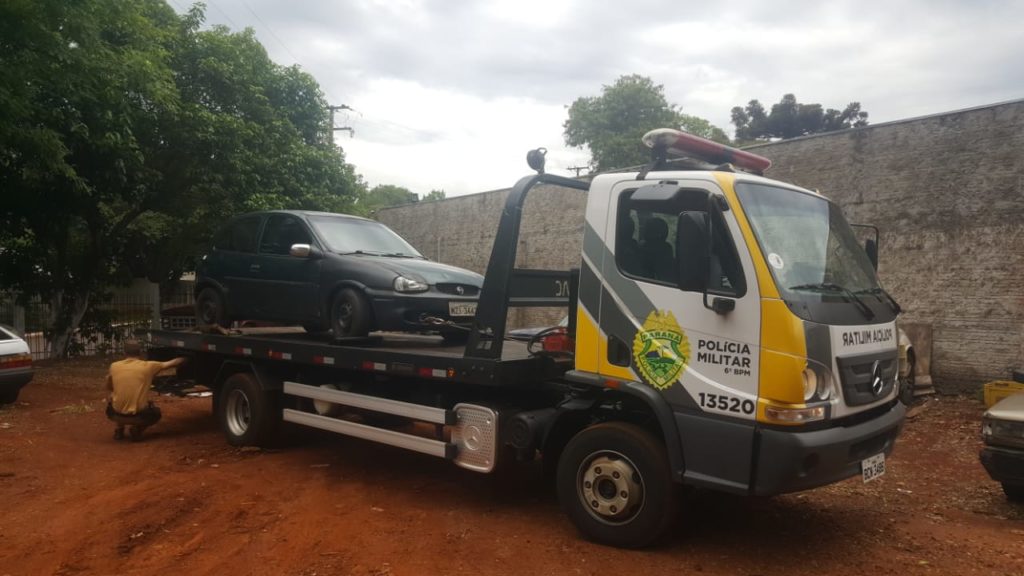 Carro furtado é recuperado pela PM