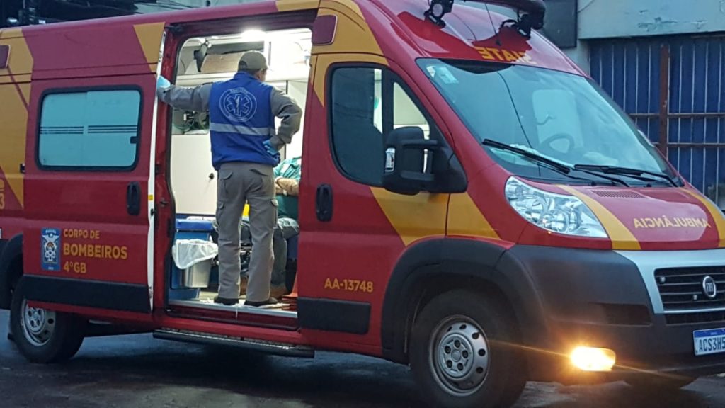 Bombeiros atendem vítima de queda no Bairro São Cristóvão