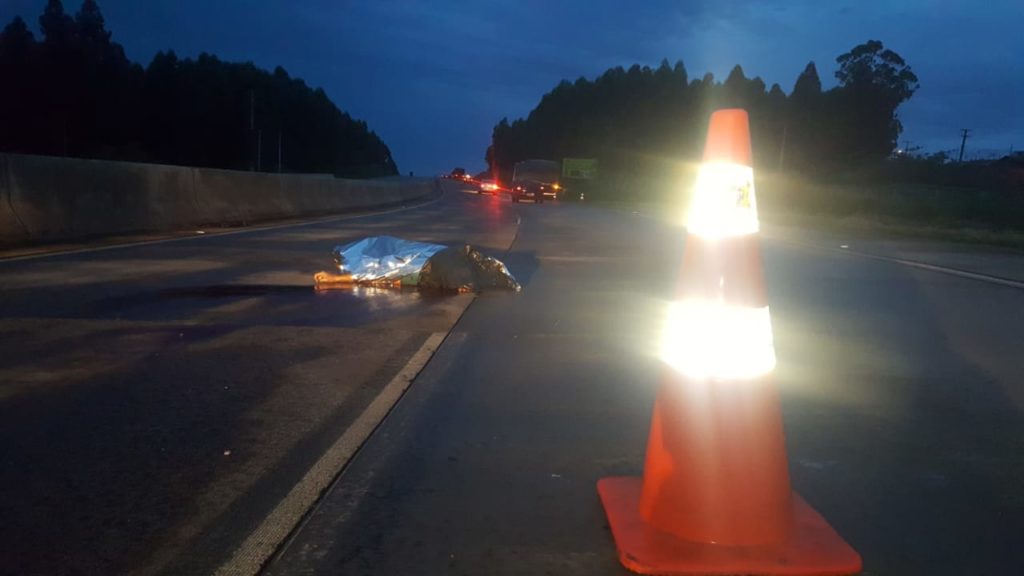 Homem morre atingido por carreta na BR-163, em Santa Maria