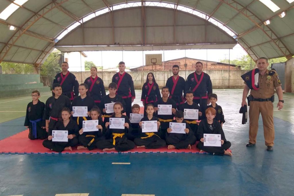 Policial do Escola Segura leva arte marcial milenar aos estudantes