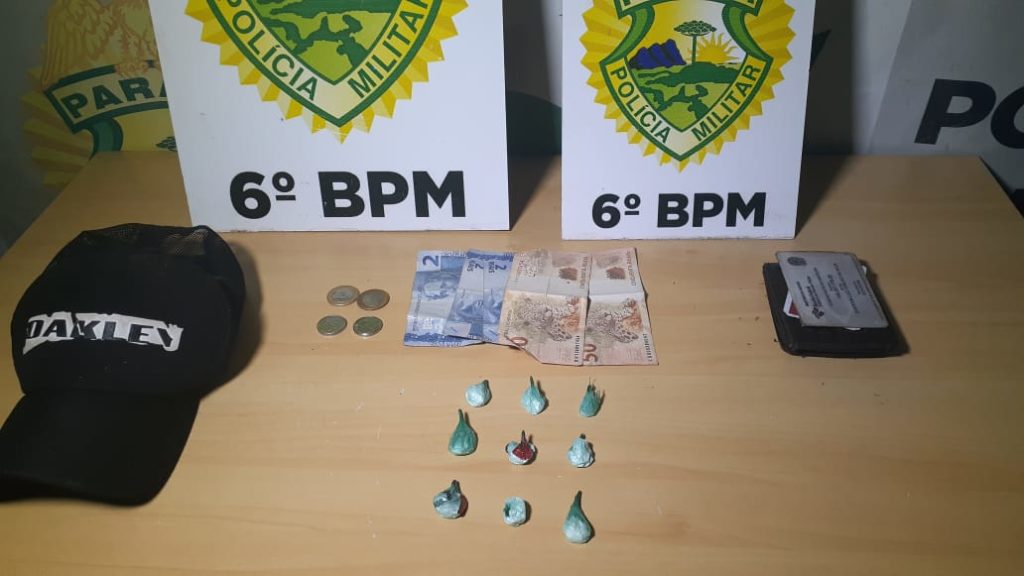 Jovem é detido pelo Choque com buchas de cocaína e dinheiro