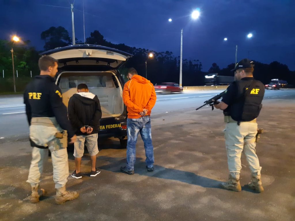 PRF apreende 1,2 kg de skank em Araquari, na BR-101