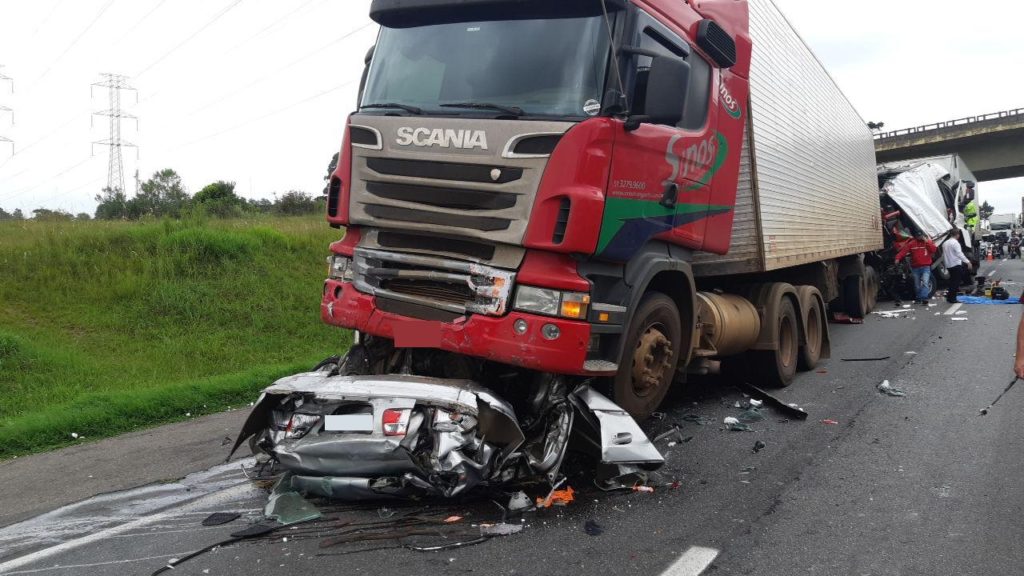 PRF atualiza para cinco número de mortos em acidente na BR-116, em São José dos Pinhais