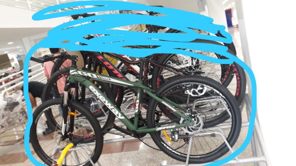 Bicicleta é furtada de estacionamento de loja