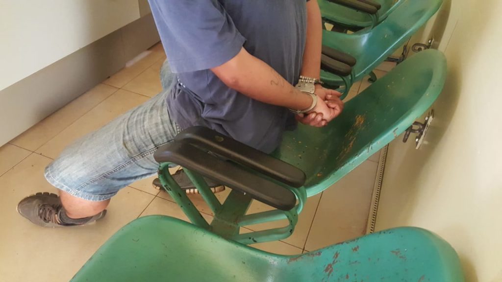Homem é preso em cumprimento a mandado expedido pela Justiça; ele era procurado por crime de roubo
