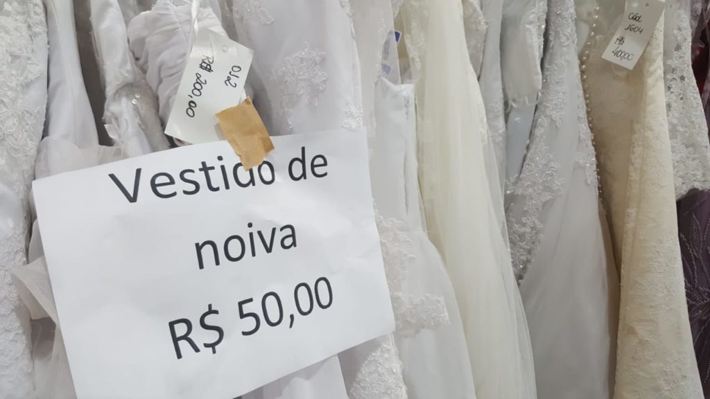 Bazar ocorre nesta quarta-feira em prol da APAE