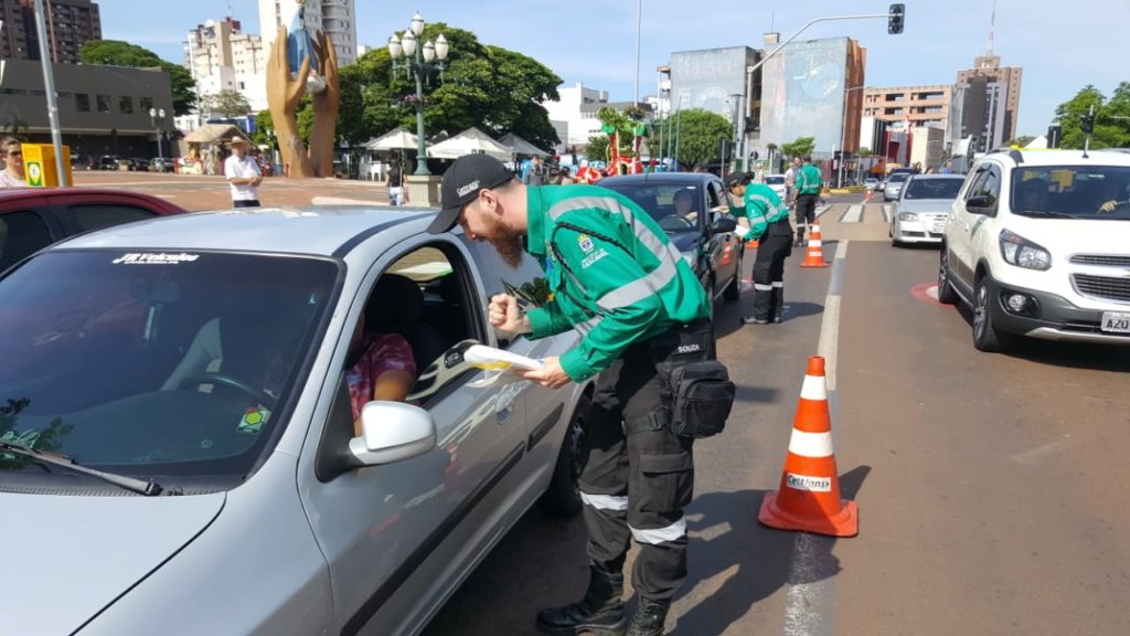 Cettrans realiza ação educativa sobre embriaguez ao volante na Avenida Brasil