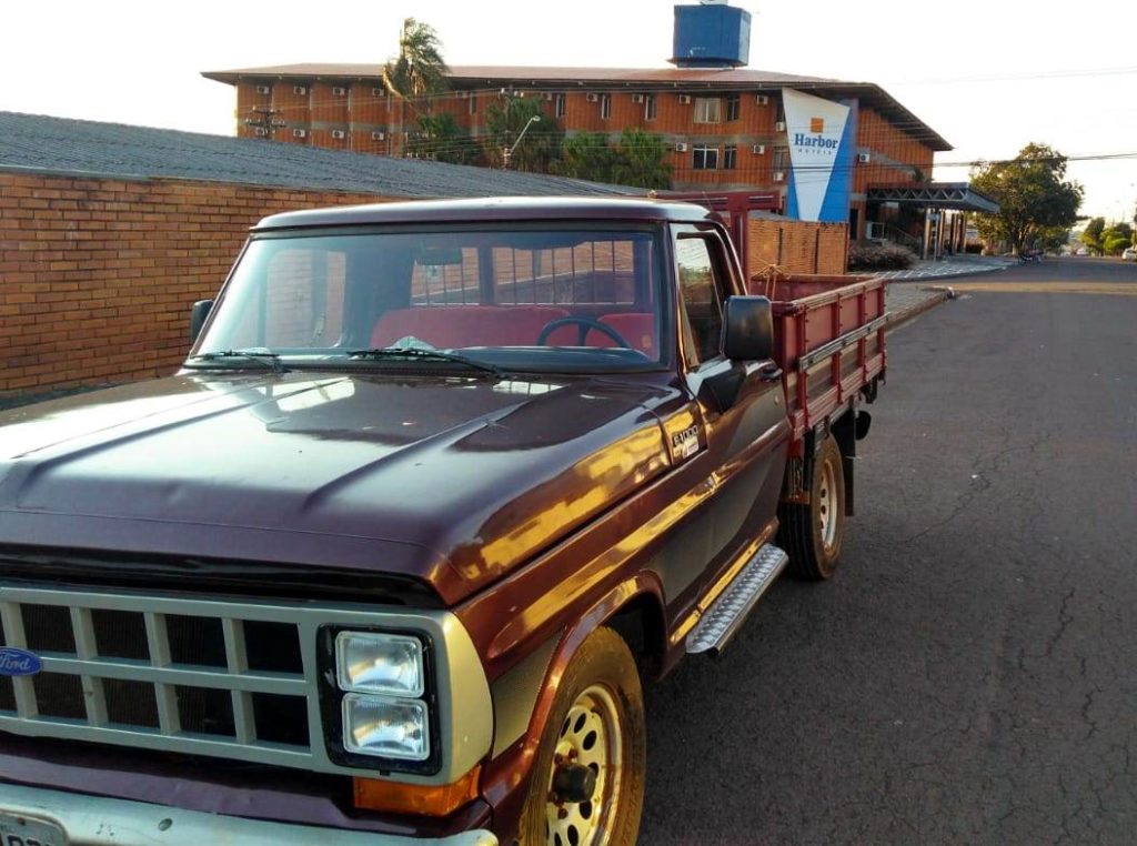 Ford F-1000 é furtada no Jardim União
