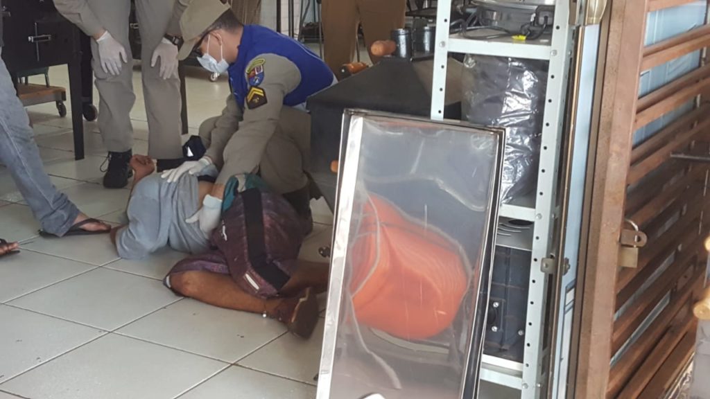 Jovem de 20 anos é ferido com golpe de faca na Rua Jorge Lacerda