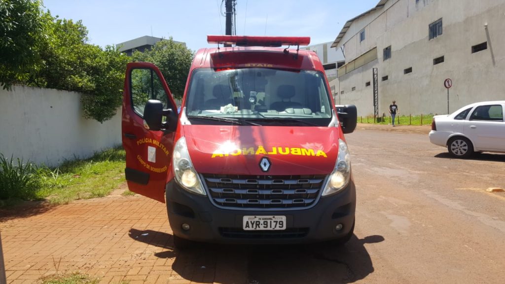 Jovem de 23 anos fica ferido em acidente na Rua Indira Gandhi