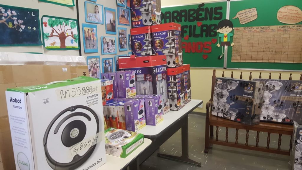 Apofilab promove bazar com produtos doados pela Receita Federal