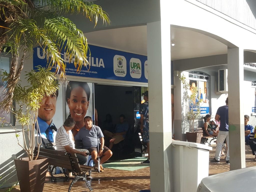 Homem reclama do tempo de espera para atendimento na UPA Brasília