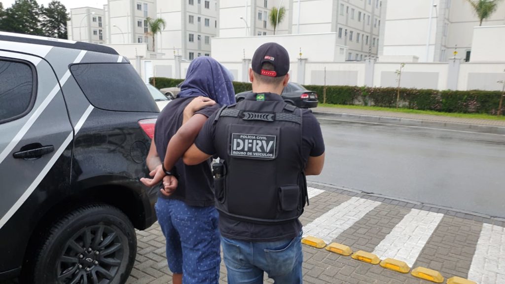 PCPR prende três em operação contra roubos de veículos em Curitiba