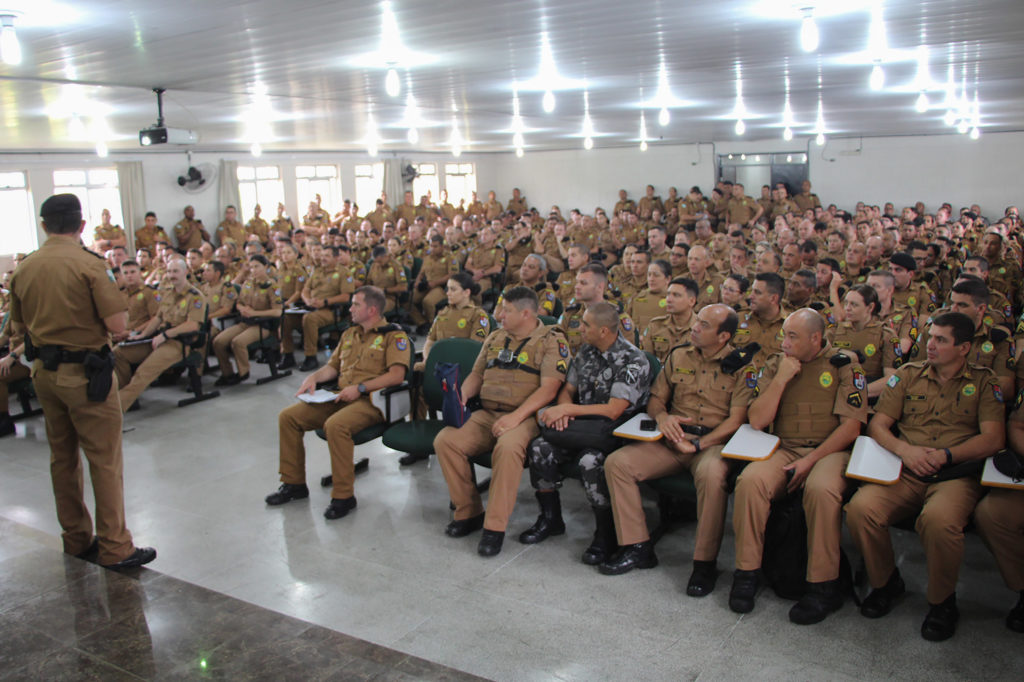 Tropa da PM que atuará na temporada passa por treinamento