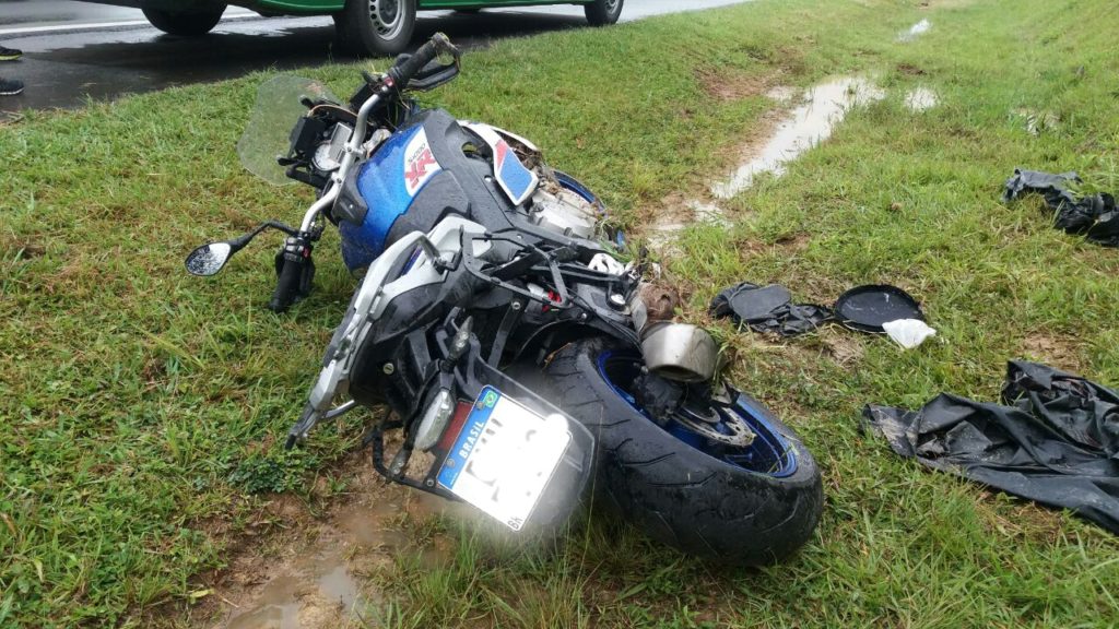 Acidente envolve carro e moto na BR-277, em Irati