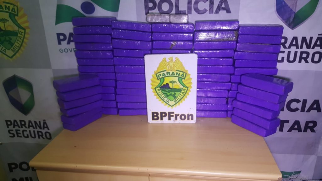 Jovem é detida pelo BPFron com quase 40 kg de maconha, em Cascavel