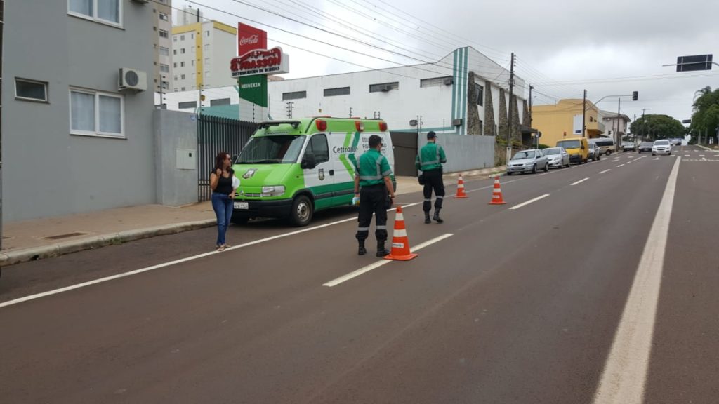Agentes da Cettrans realizam ação educativa na Avenida Barão do Rio Branco
