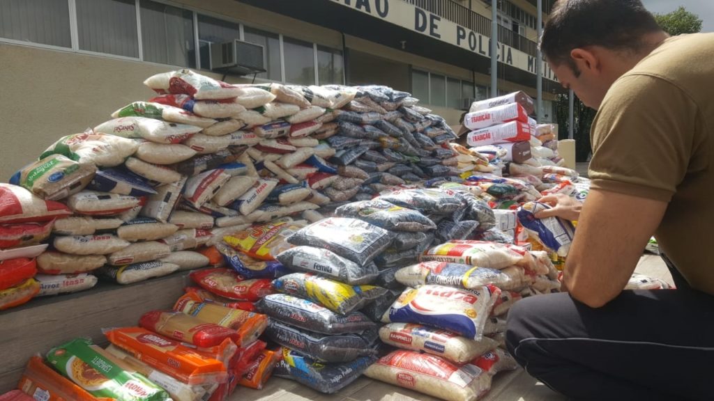 6º BPM doa mais de uma tonelada de alimentos