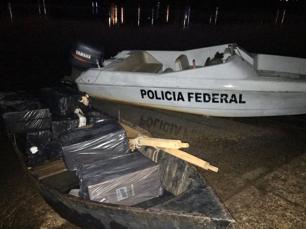 Barco carregado com cigarros é apreendido em Foz do Iguaçu