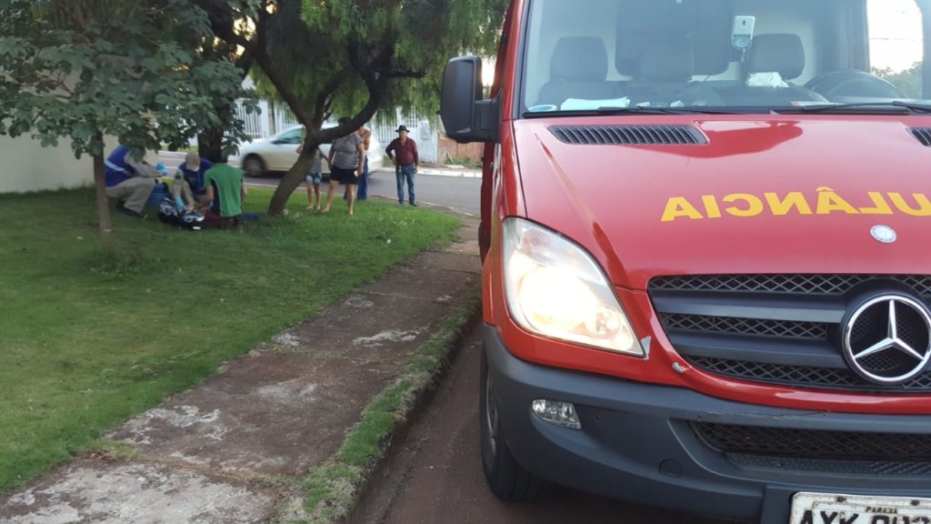 Jovem fica ferida ao sofrer queda de moto no Bairro Santo Onofre