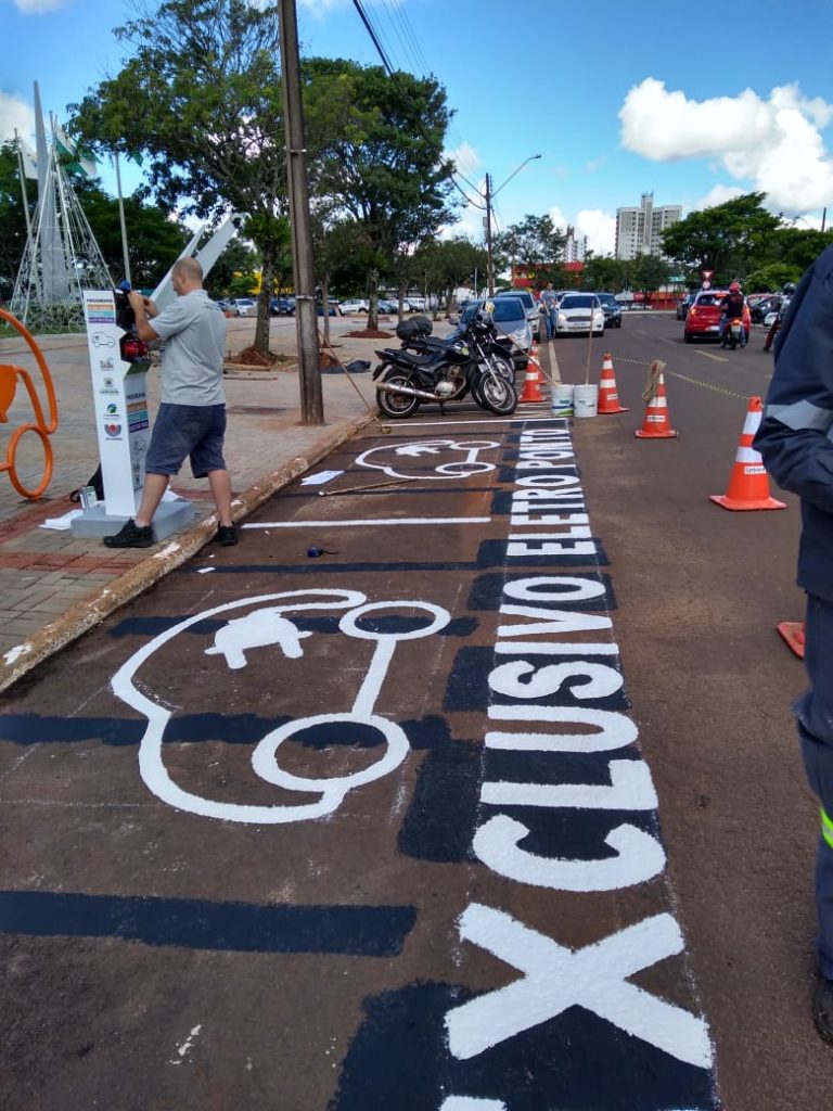 Mobilidade Urbana Sustentável: dois eletropostos serão inaugurados em Cascavel