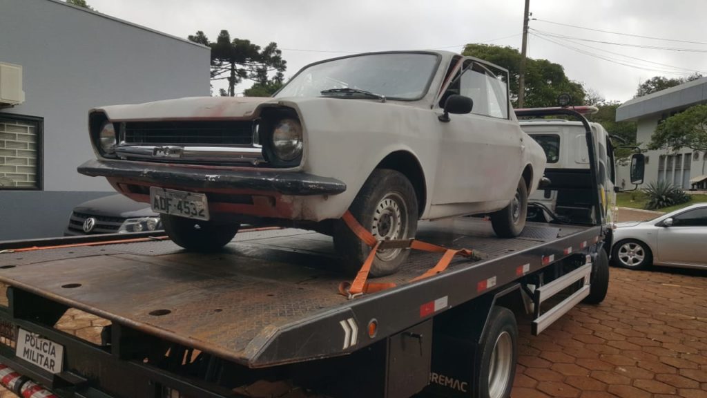 Carro é recuperado pela PM no Esmeralda