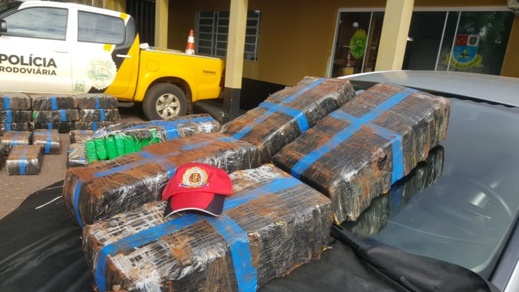 Juvinópolis: PRE apreende 472 kg de maconha que eram transportados em carro furtado na PR-180