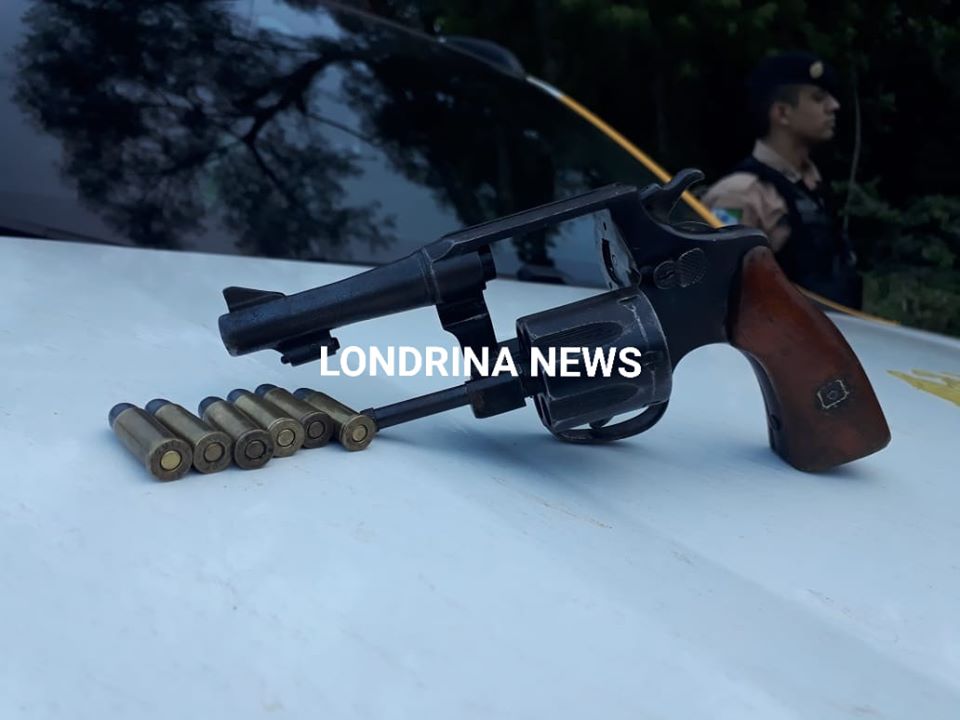 Indivíduo que transportava cigarros contrabandeados morre baleado pela PM na região de Londrina Imagem referente a Indivíduo que transportava cigarros contrabandeados morre baleado pela PM na região de Londrina