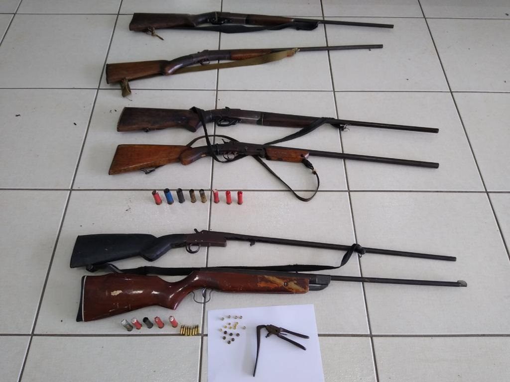 Homem é preso com seis espingardas na área rural de Guarapuava