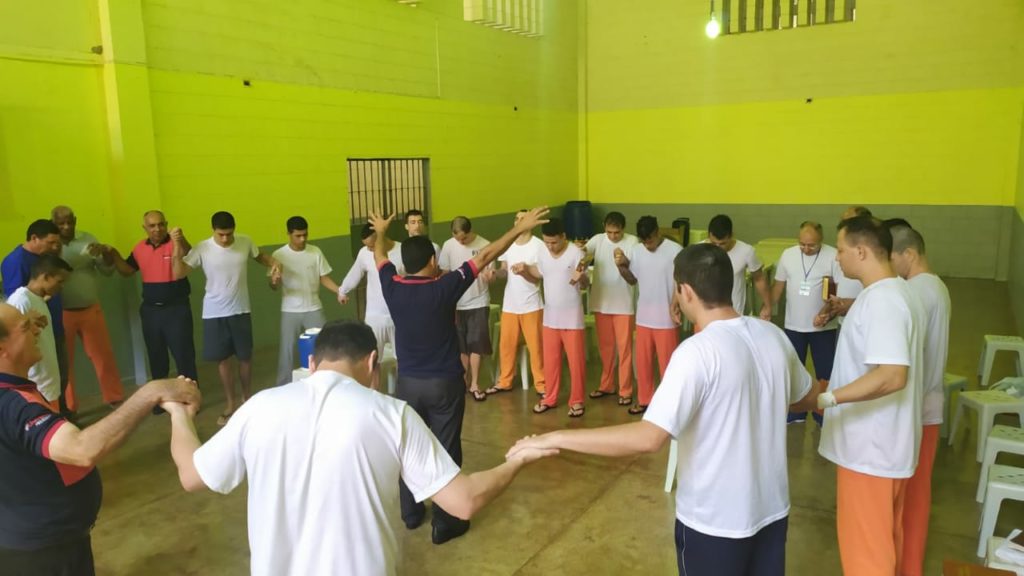 Culto, batismo e distribuição de bíblias são realizados em encerramento de atividades de 2019 na PEF II