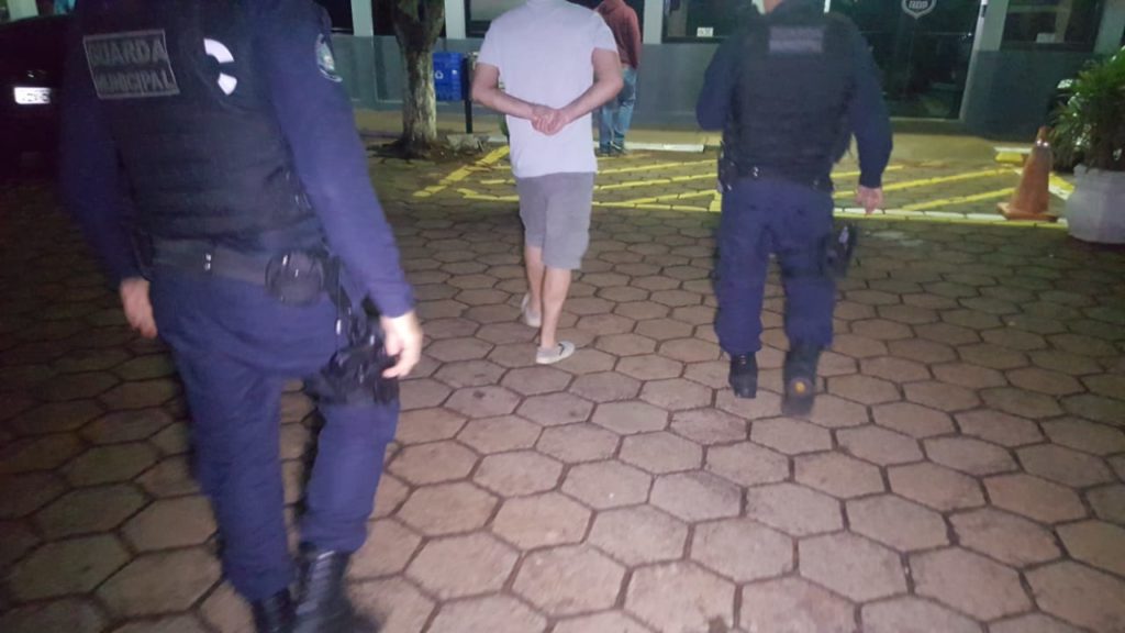 Motorista de Honda Civic tenta fugir de abordagem da Patrulha Ambiental da GM, mas tem a ação frustrada e acaba detido