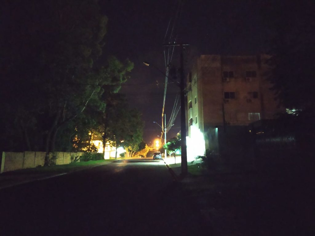 Morador cobra troca de lâmpadas no Bairro Tropical