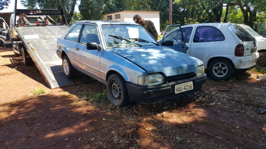 Carro que foi furtado após problemas mecânicos é recuperado pela PM