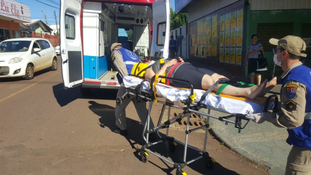 Condutora de Biz fica ferida em colisão contra Corsa no Bairro Guarujá