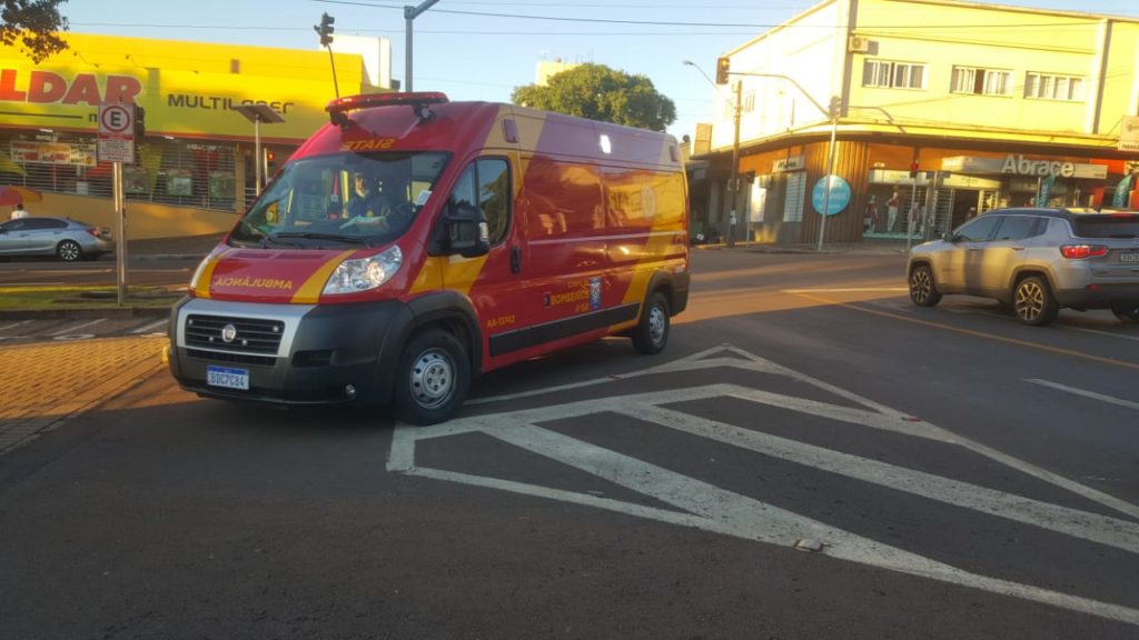 Ciclista sofre queda na Avenida Brasil e Siate é mobilizado
