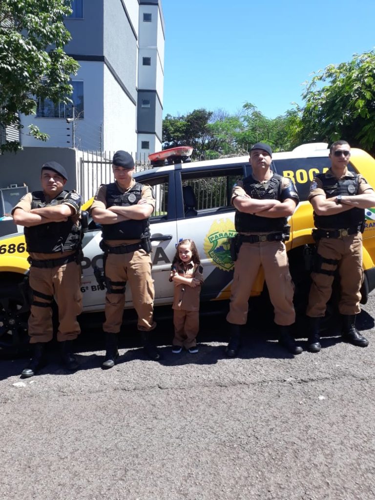 Menina de três anos tem sonho realizado ao conhecer policiais militares da Rocam, no Bairro Cancelli