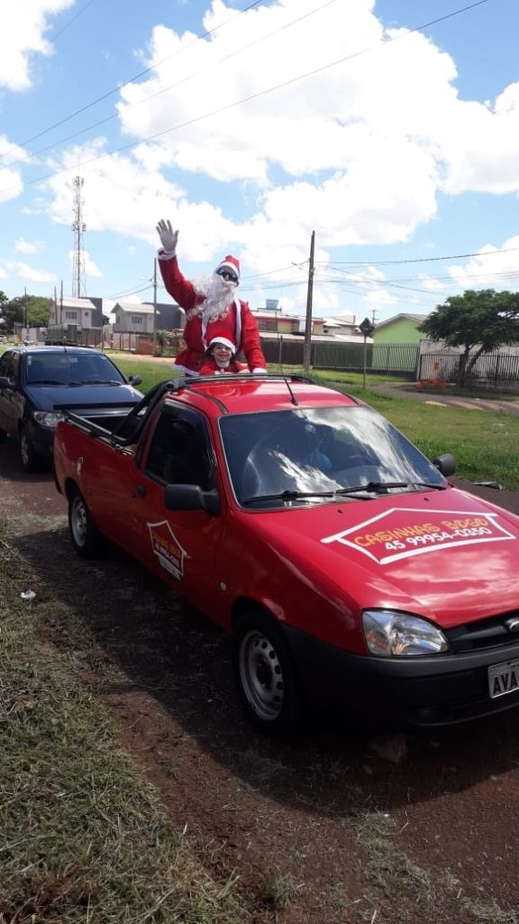 Grupo de amigos faz entrega de doces na região norte de Cascavel